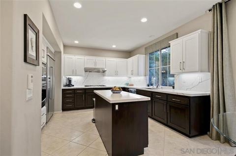 8172 Gilman Ct, La Jolla, CA 92037 photo 7