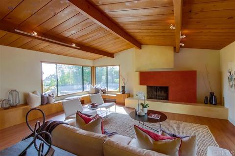 465 Glencrest Dr, Solana Beach, CA 92075 photo 2