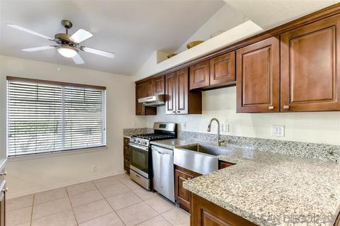 301 Brotherton Gln, Escondido, CA 92025 photo 5
