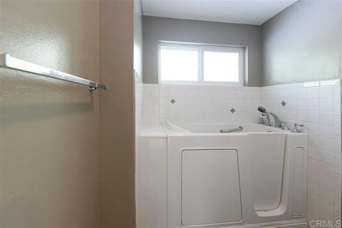 8696 Nottingham Pl, La Jolla, CA 92037 photo 19