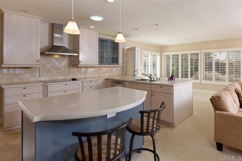 8696 Nottingham Pl, La Jolla, CA 92037 photo 9