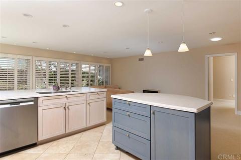 8696 Nottingham Pl, La Jolla, CA 92037 photo 13