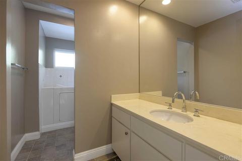 8696 Nottingham Pl, La Jolla, CA 92037 photo 18