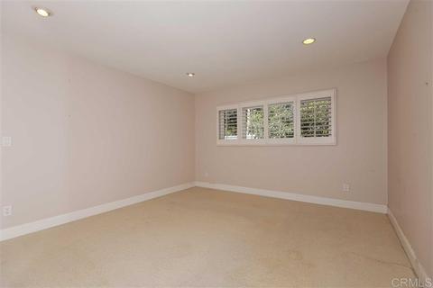 8696 Nottingham Pl, La Jolla, CA 92037 photo 16