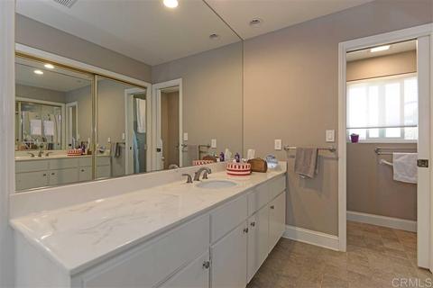 8696 Nottingham Pl, La Jolla, CA 92037 photo 15