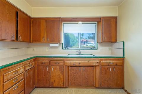 1064 Olive Ave, Vista, CA 92083 photo 9