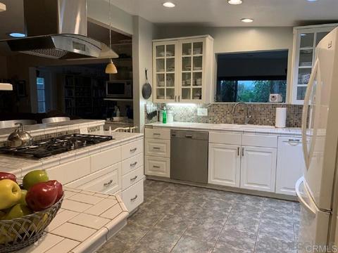 5515 Dugan Ave, La Mesa, CA 91942 photo 2