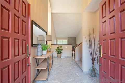 6537 Caminito Catalan, La Jolla, CA 92037 photo 2