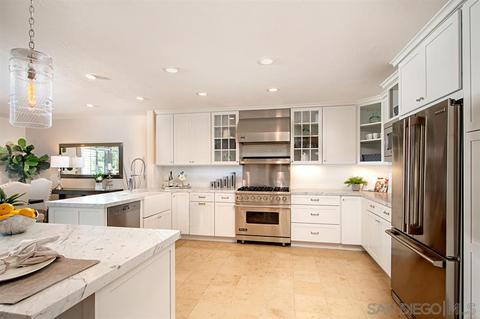 6537 Caminito Catalan, La Jolla, CA 92037 photo 4