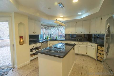 9336 Edgewood Dr, La Mesa, CA 91941 photo 4