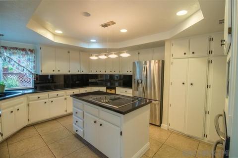 9336 Edgewood Dr, La Mesa, CA 91941 photo 2