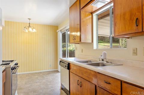 1322 Kelglen Ln, Vista, CA 92084 photo 9