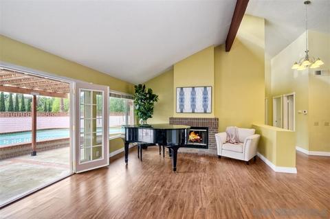 312 Montecito Gln, Escondido, CA 92025 photo 5