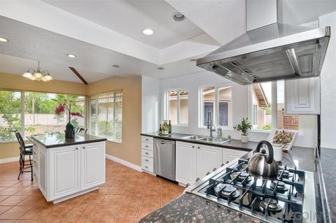 312 Montecito Gln, Escondido, CA 92025 photo 9