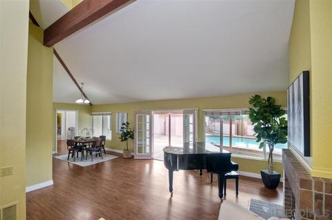 312 Montecito Gln, Escondido, CA 92025 photo 4