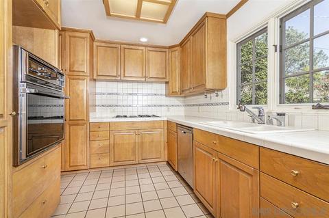 6323 Avenida Cresta, La Jolla, CA 92037 photo 11