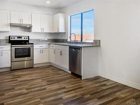 955 Postal Way #18, Vista, CA 92083 photo 2