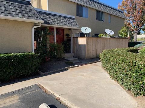 1186 Madera Ln, Vista, CA 92084 photo 2