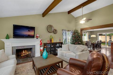 920 Felicidad Dr, Fallbrook, CA 92028 photo 2