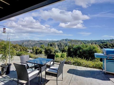 1351 Knoll Park Ln, Fallbrook, CA 92028 photo 2