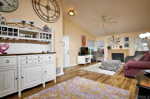 1624 Jonathon St, Vista, CA 92083 photo 2