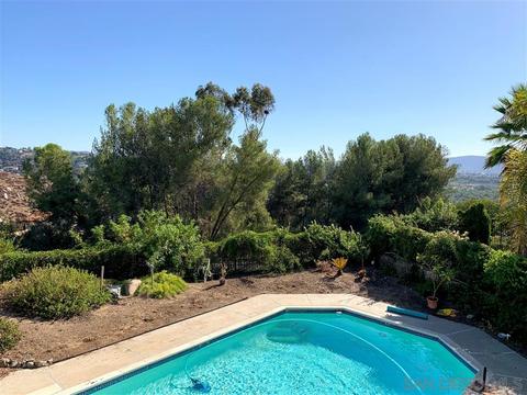 3921 Summer Way, Escondido, CA 92025 photo 2