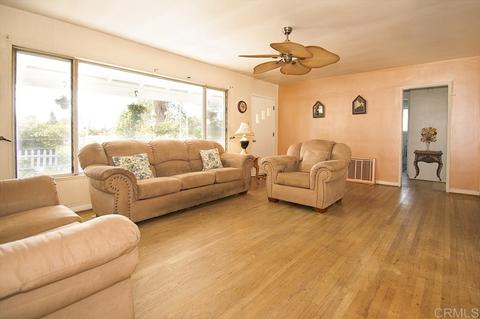 671 Sunset Dr, Vista, CA 92081 photo 2