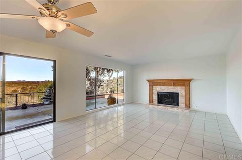 825 Evergreen Ln, Vista, CA 92084 photo 9