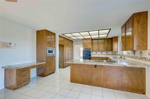 825 Evergreen Ln, Vista, CA 92084 photo 11