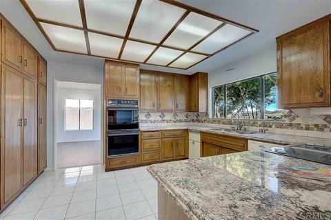 825 Evergreen Ln, Vista, CA 92084 photo 7