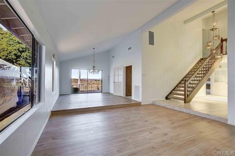825 Evergreen Ln, Vista, CA 92084 photo 4