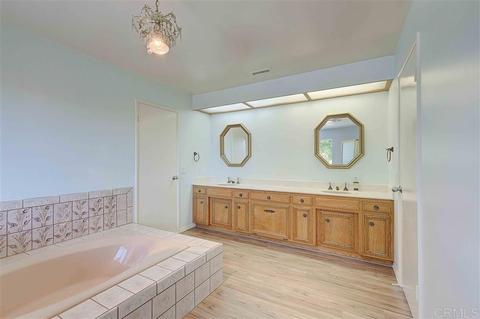 825 Evergreen Ln, Vista, CA 92084 photo 15