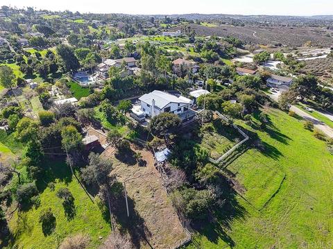 825 Evergreen Ln, Vista, CA 92084 photo 1