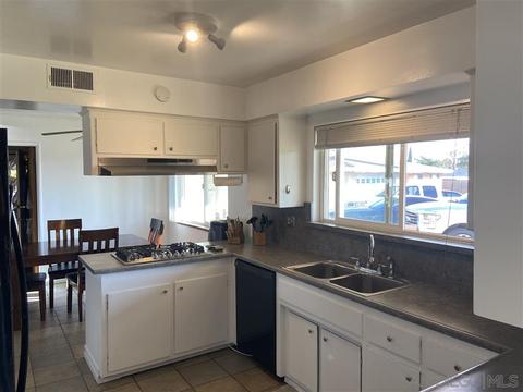 582 E Valencia St, Rialto, CA 92376 photo 5