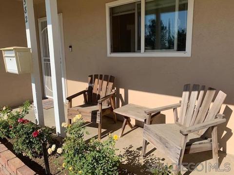 582 E Valencia St, Rialto, CA 92376 photo 2