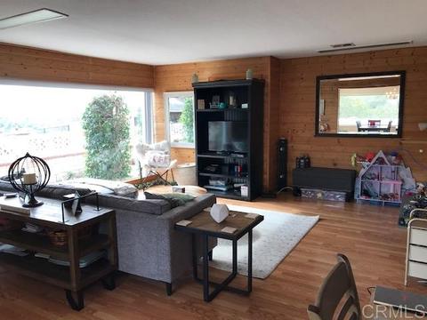 602 Sunrise Dr E, Vista, CA 92084 photo 2