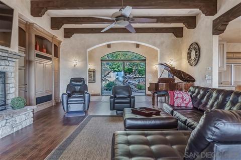 2046 Mango Gln, Vista, CA 92084 photo 7
