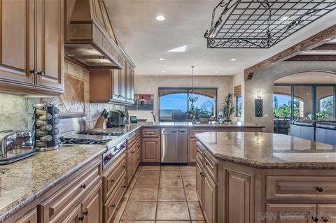 2046 Mango Gln, Vista, CA 92084 photo 10