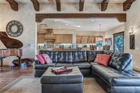 2046 Mango Gln, Vista, CA 92084 photo 8