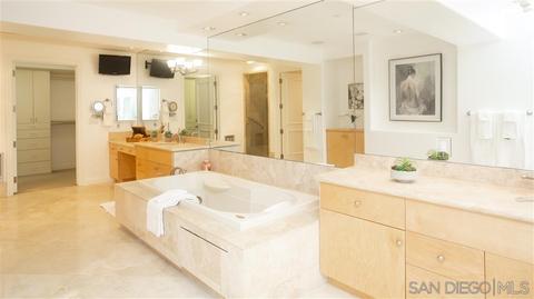464 Prospect St #402, La Jolla, CA 92037 photo 15