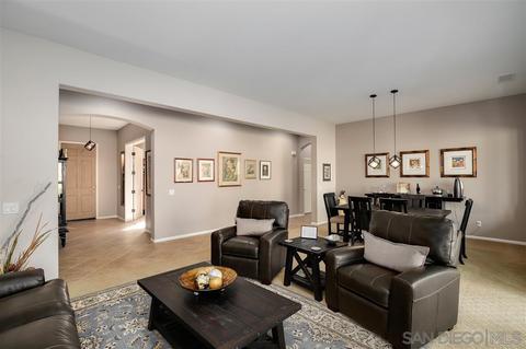 370 Melbourne Gln, Escondido, CA 92026 photo 6