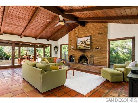 1209 Sunset Dr, Vista, CA 92081 photo 1