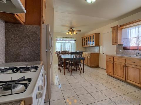 916 Ramona Ave, Spring Valley, CA 91977 photo 8