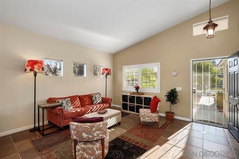 986 Bel Air Dr E, Vista, CA 92084 photo 4