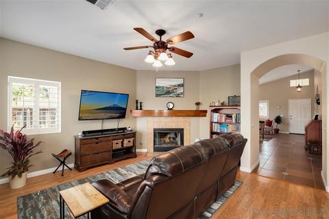 986 Bel Air Dr E, Vista, CA 92084 photo 8