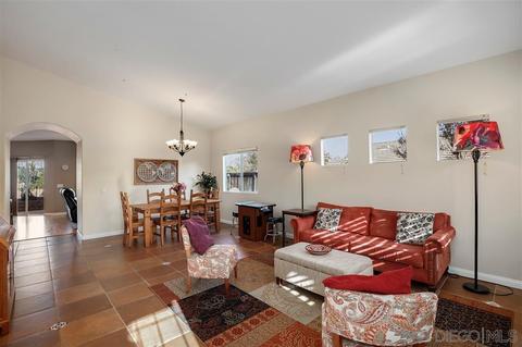 986 Bel Air Dr E, Vista, CA 92084 photo 5