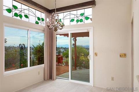 1370 Clear Crest Cir, Vista, CA 92084 photo 4