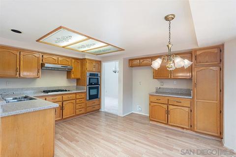 1370 Clear Crest Cir, Vista, CA 92084 photo 9
