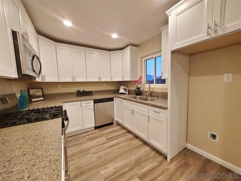 8107 Cameron Dr, Spring Valley, CA 91977 photo 5