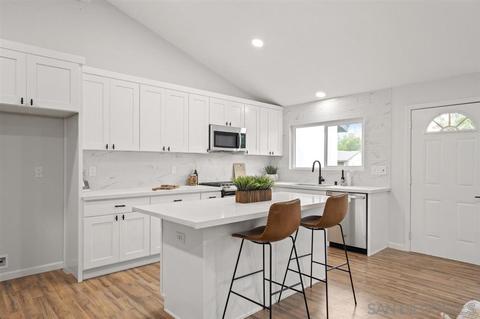 841 Warmlands Ave, Vista, CA 92084 photo 8